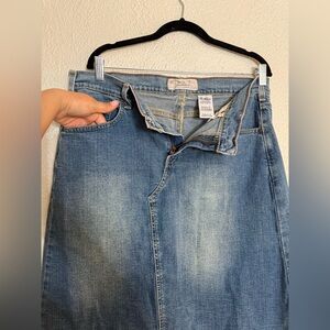 Vintage Levi Strauss Signature denim skirt Misses size 10 knee length midi Y2K